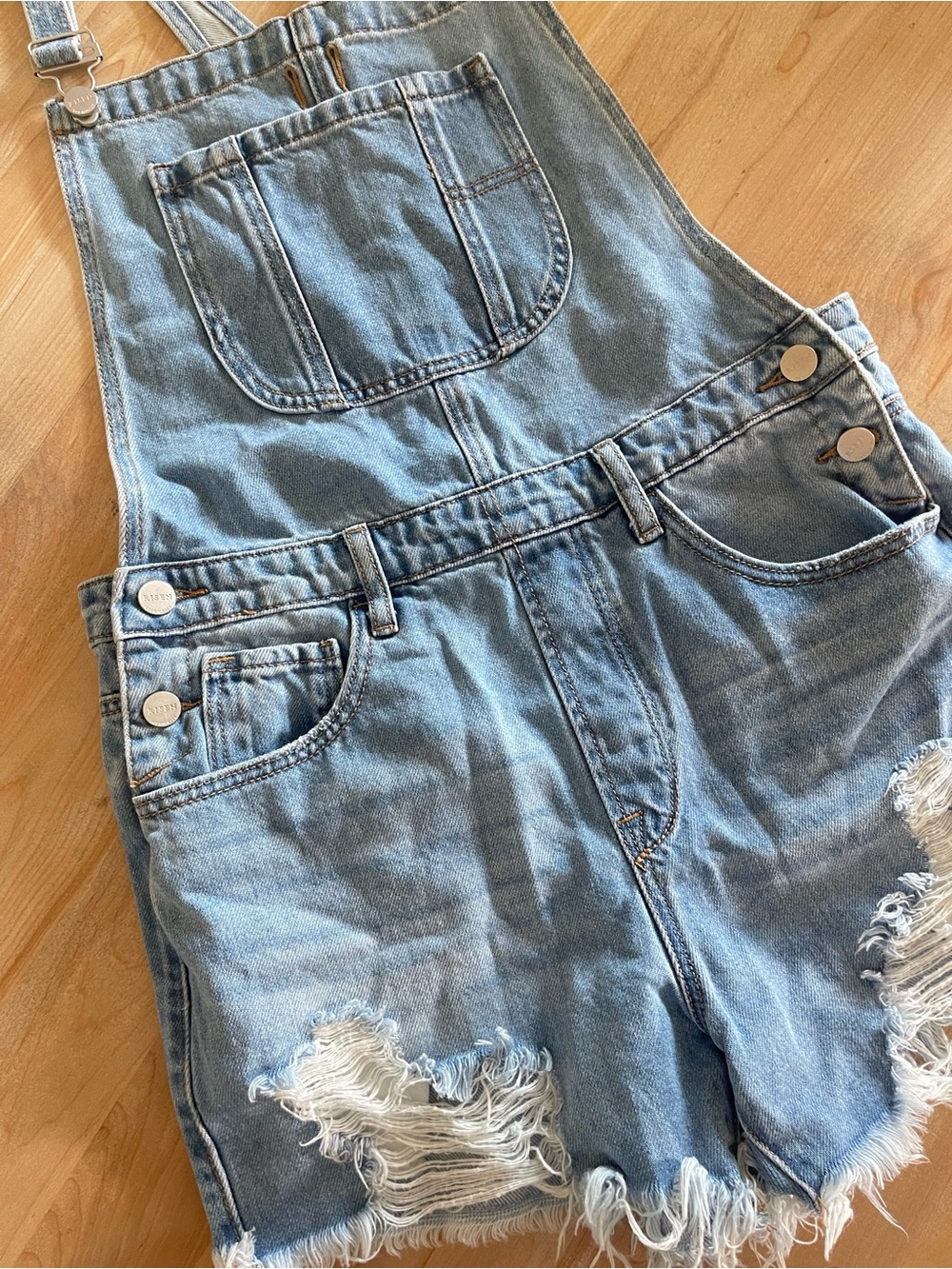 Risen Distressed Denim Overall Shorts Adj Strap Bib Front  Light Wash Size Large - Picture 4 of 16